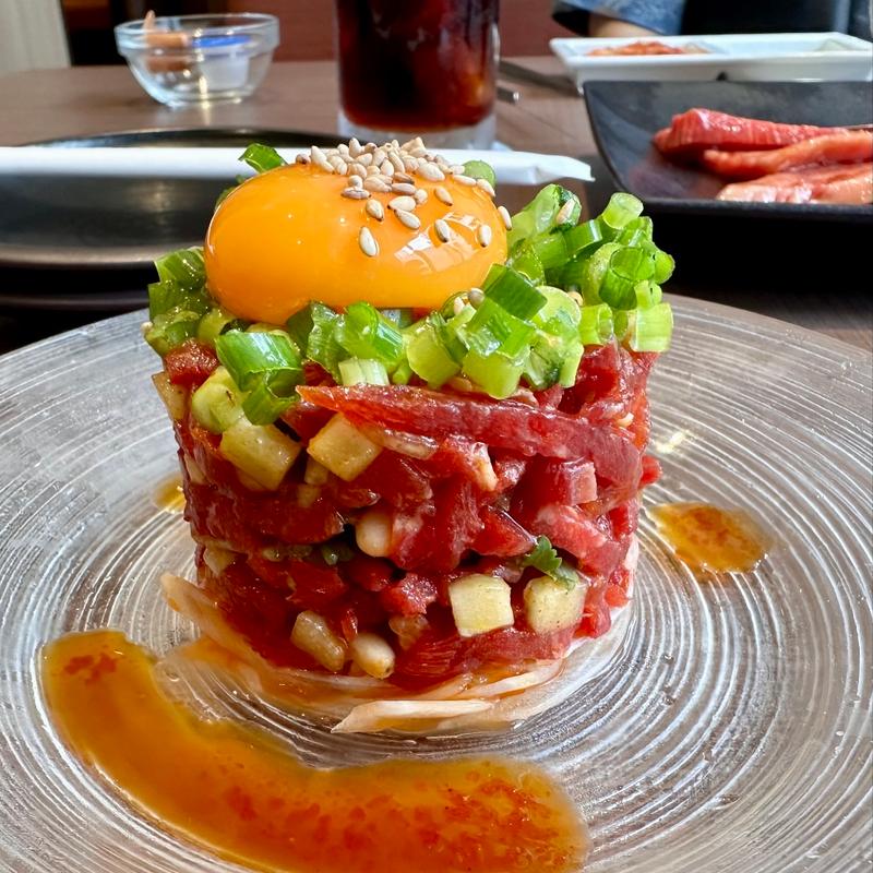 冷製牛のタルタル　ミルフィーユ仕立てユッケ風(特選和牛 大将軍 京成船橋駅前店)