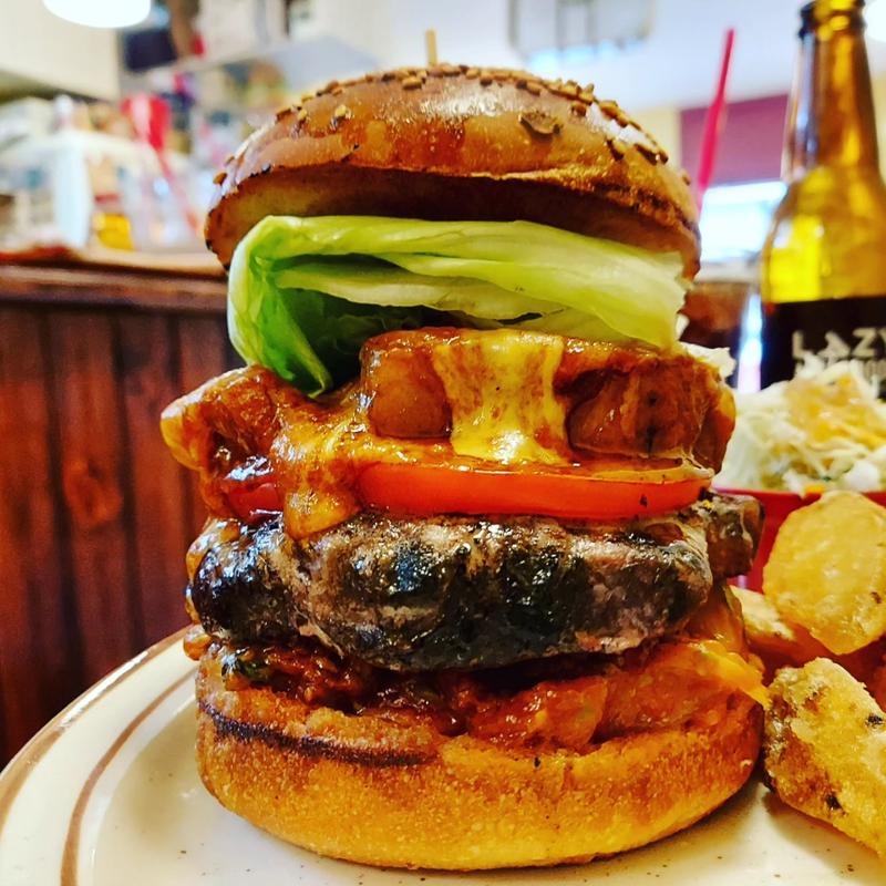 BBQチーズメルトベーコン&アボカドサルサバーガー(BACK HOME meal & bake （バックホーム）)