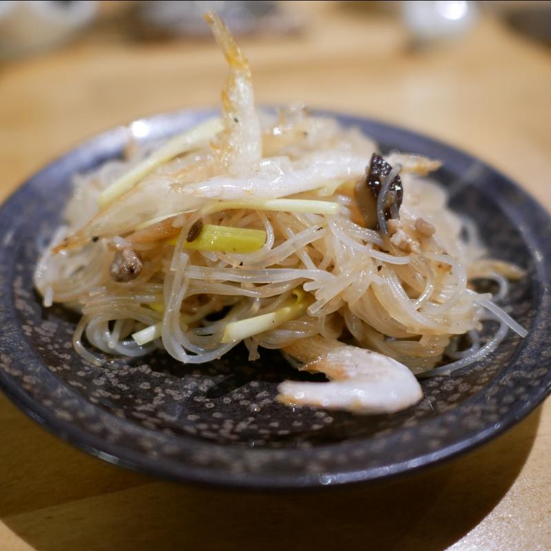白エビと黄ニラの屋台風ビーフン(食堂黒うさぎ)