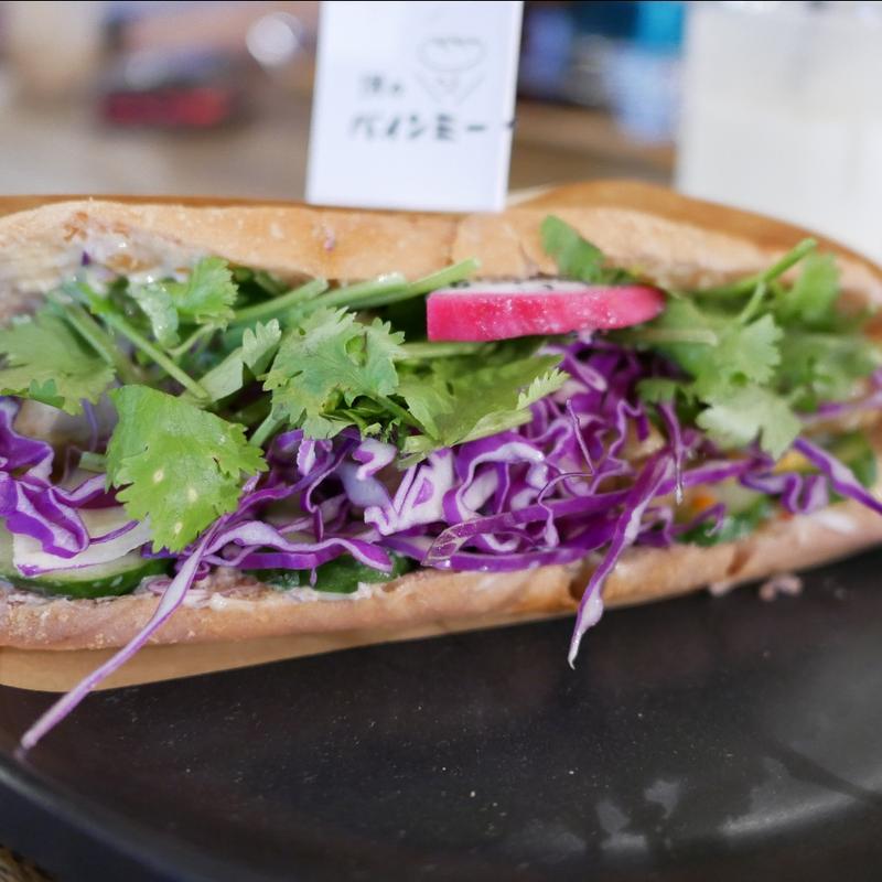 自家製ローストチキンのバインミー(僕のバインミーと芥川珈琲)