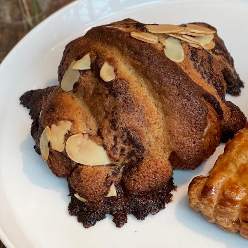 クロワッサンダマンド(バナナ)(パンとエスプレッソと花束を)