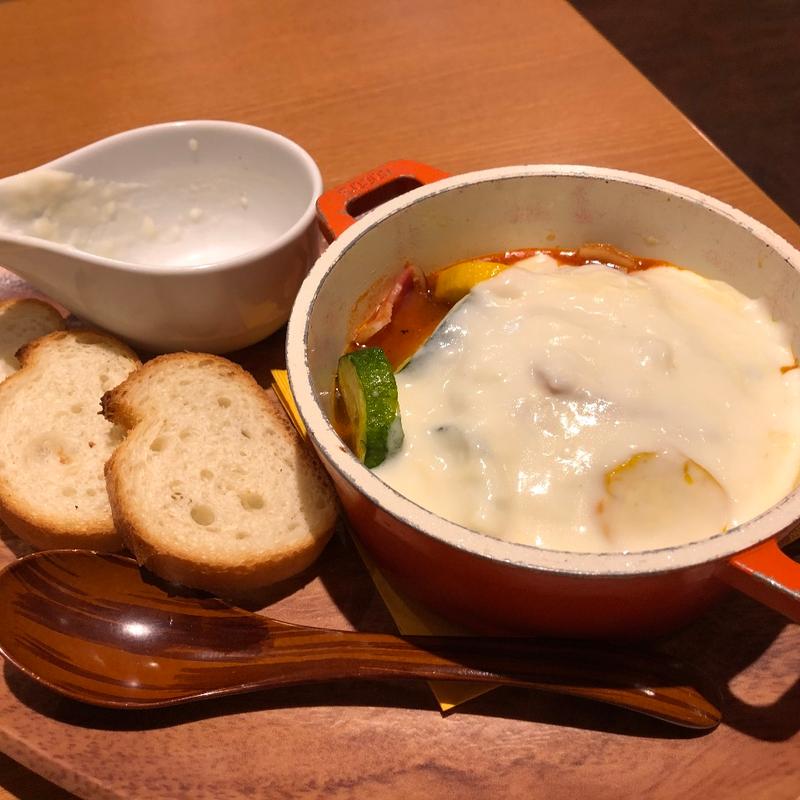 ズッキーニとピリ辛トマトのココットハンバーグ(ココス 足立保木間店)