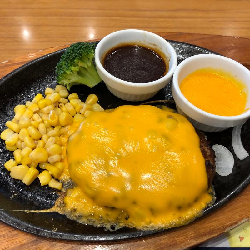 チーズハンバーグ（デミグラスソース・チーズソース）(ココス 扇店)