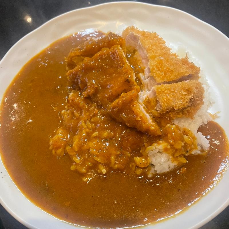 ロース豚カツカレー(カレー屋 本格カレー カルダモン.)