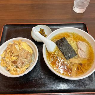 ラーメンと半カツ丼(美松食堂)