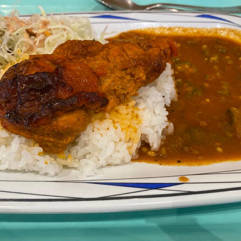 オクラカレーとチキンケバブ(𝐐𝐔𝐀𝐒İ𝐒 𝐁𝐔𝐑𝐆𝐄𝐑)