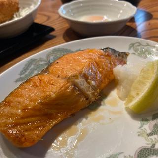 厚切り鮭定食(神保町魚金 弐)