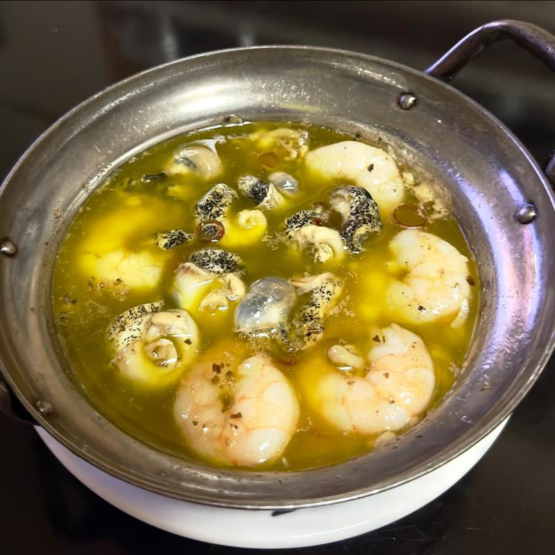 つぶ貝とえびのアヒージョ(ベルクス 東墨田店)