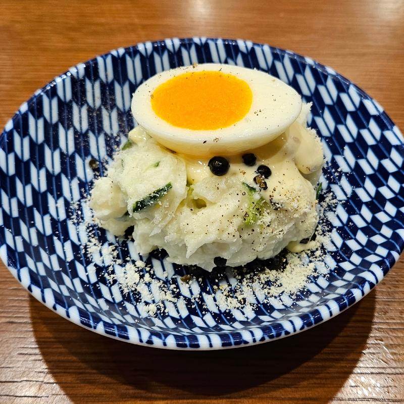 すんごい胡椒のたまごポテサラ(喫茶酒場　キッサカバ)