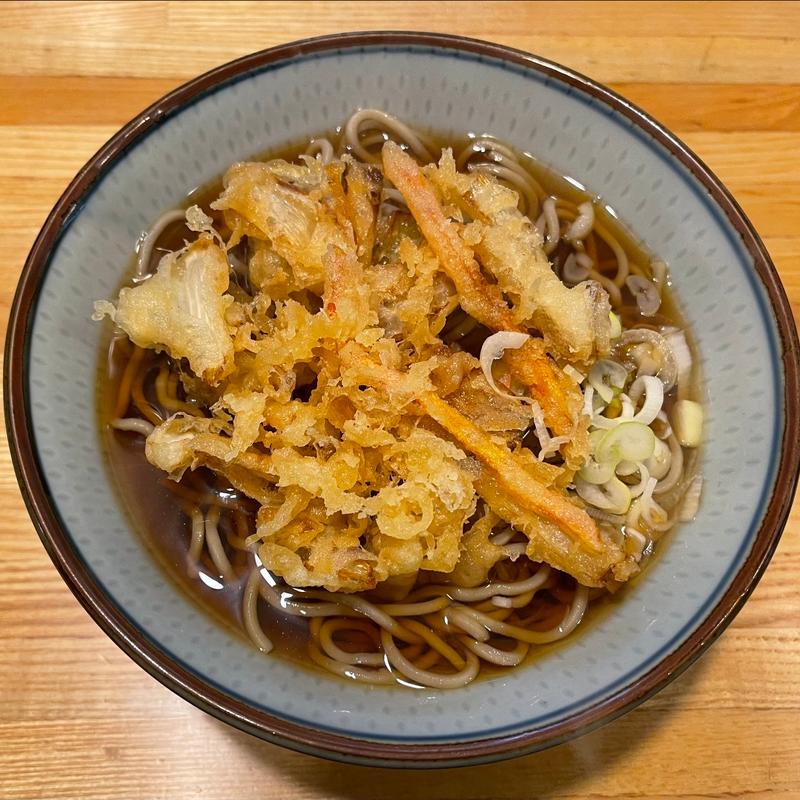 天ぷらそば（玉ねぎと人参のかき揚げ）(福そば )