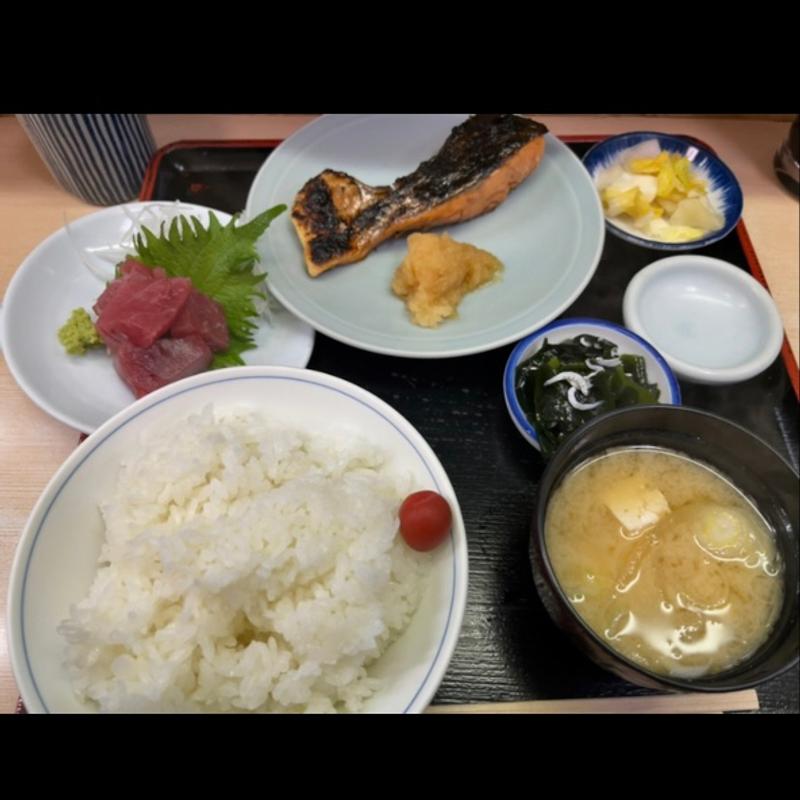 銀鮭照焼　本鮪ぶつ切り定食(魚竹)