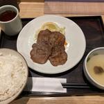 牛たん朝定食(たんやHAKATA)