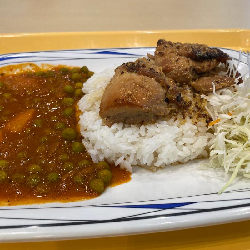 ハニーマスタードチキンとグリーンピースカレー(𝐐𝐔𝐀𝐒İ𝐒 𝐁𝐔𝐑𝐆𝐄𝐑)