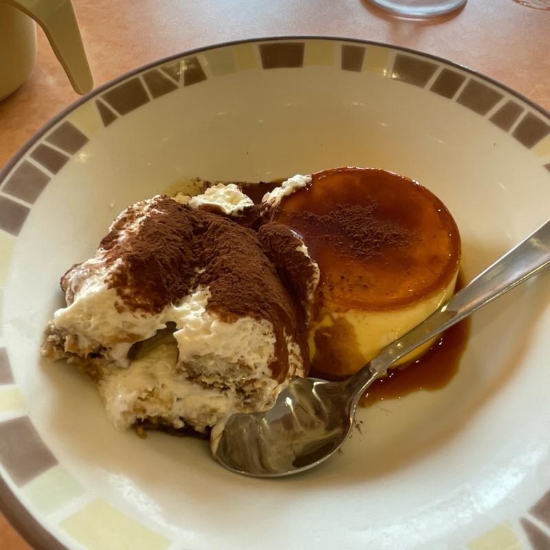 プリンとティラミスの盛合わせ(サイゼリヤ 横浜ワールドポーターズ店)