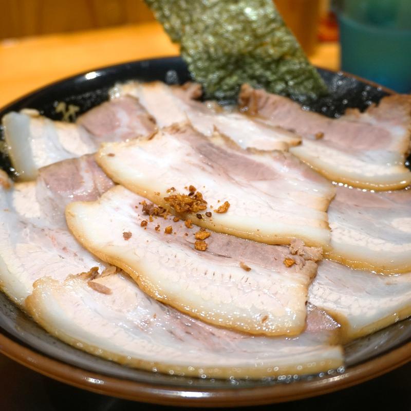 鷲掴みとんこつ＋お肉たっぷりトッピング(あなたの心を鷲掴み)