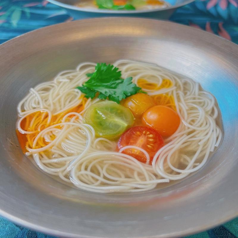 高知県産トマトの酸辣湯つゆそば(モダンチャイニーズＫｉｔａ)