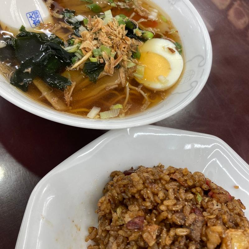 黒炒飯と半ラーメン(中華料理 満洲園)