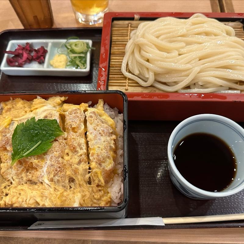 うどんとカツ重のセット(銀座 木屋 羽田空港店)