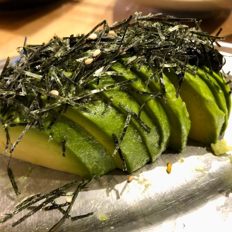 アボカドの刺身(佐賀ふもと赤鶏 酒場 髙しな 小伝馬町本店)