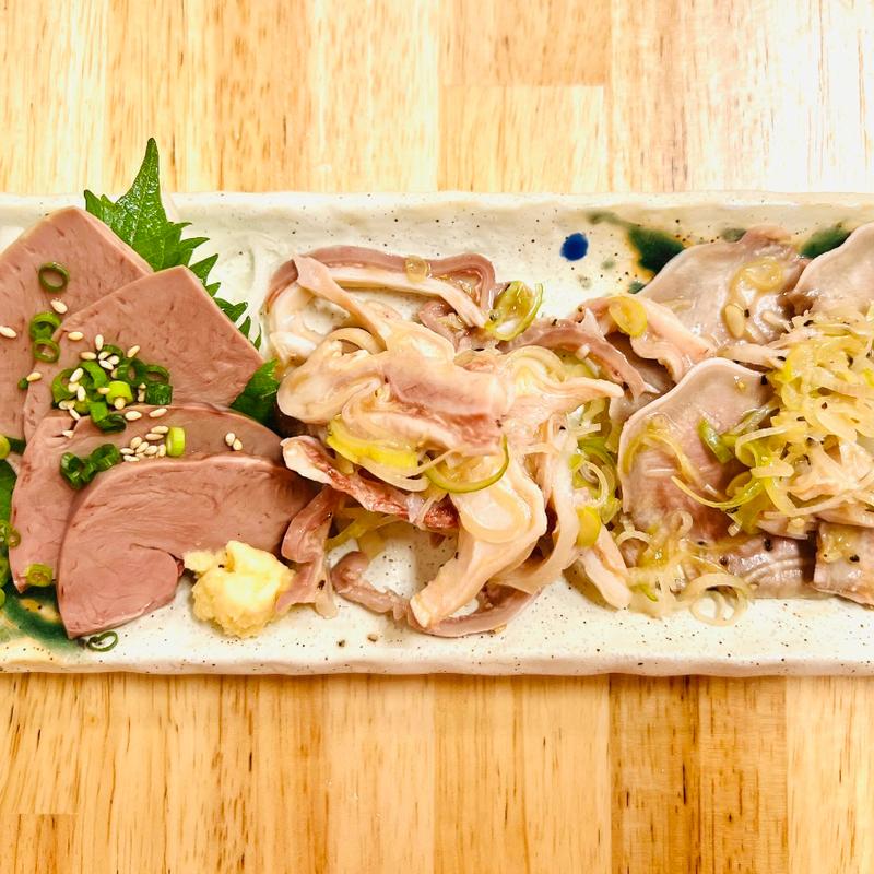 もつ刺し盛り(もつ焼 よし田 三軒茶屋)