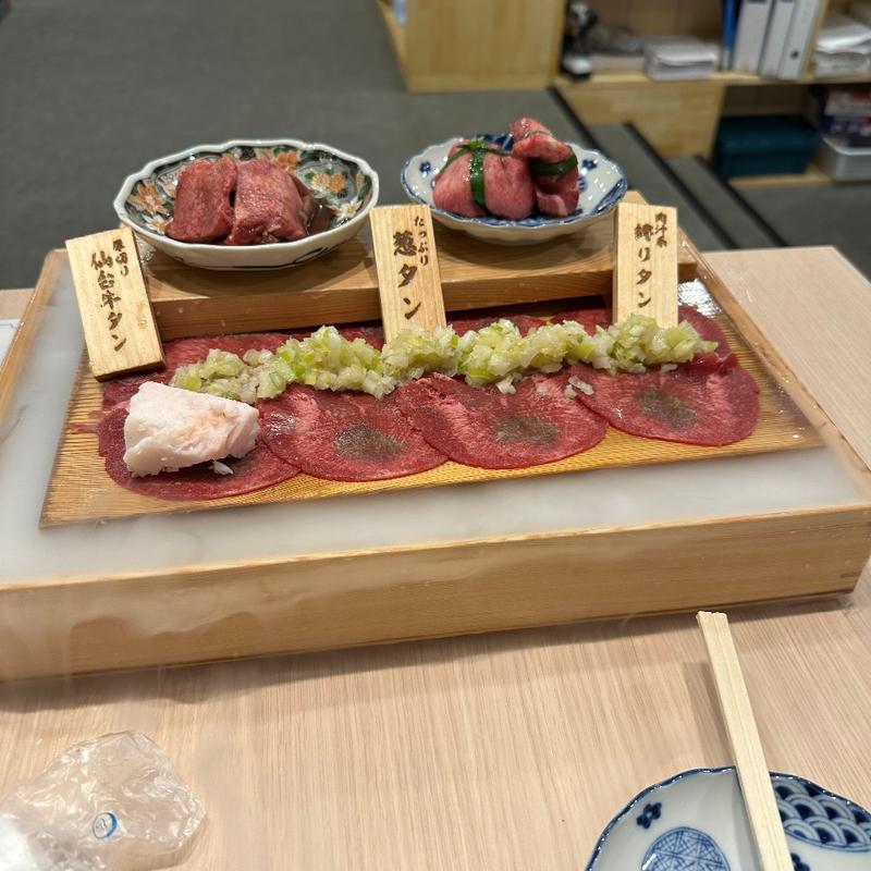 食べ放題(神戸三宮 焼肉食べ放題 和牛タン次郎)