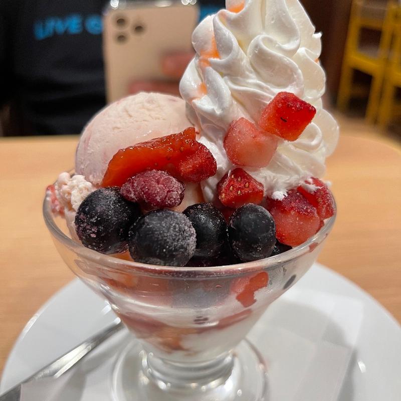 ハーゲンダッツのストロベリーのミニベリーパフェ(ジョイフル おもろまち店 )