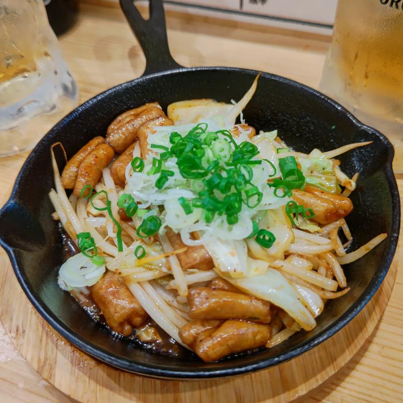 鉄板ホルモン焼き(国民酒場 じぃえんとるまん 関内マリナード店)