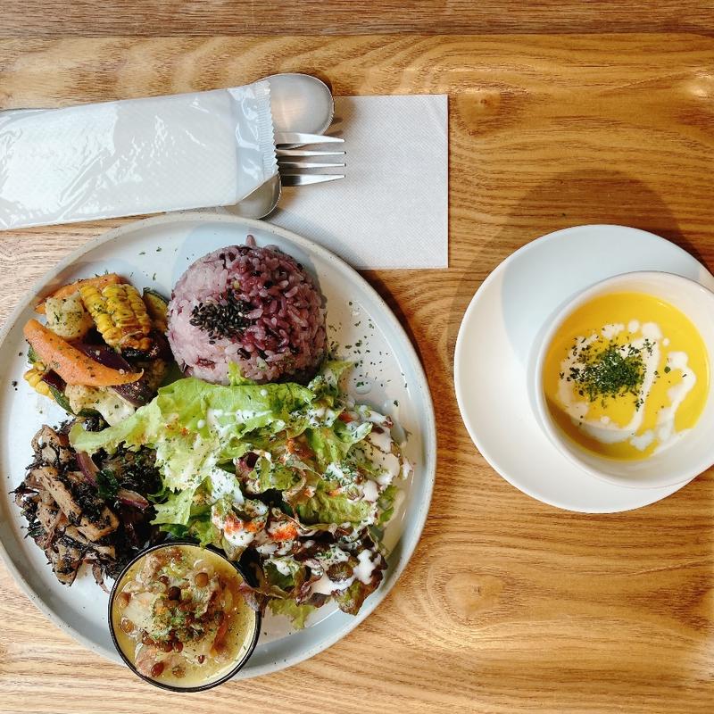 デリ三品、スープ、ミニ雑穀ご飯、グリーンサラダ(porte cafe（ポルトカフェ）)