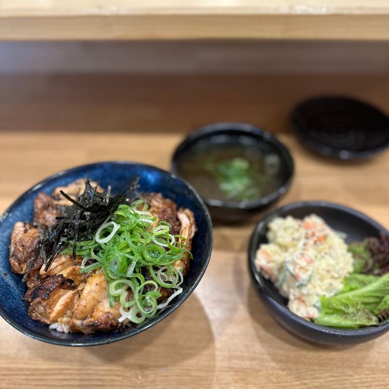 鶏もも丼セット(にわとりのすけ六甲道店)