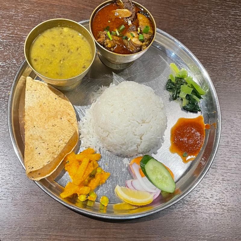 ダルバットセット(マトンカレー)(モモ&ジル ハウス)