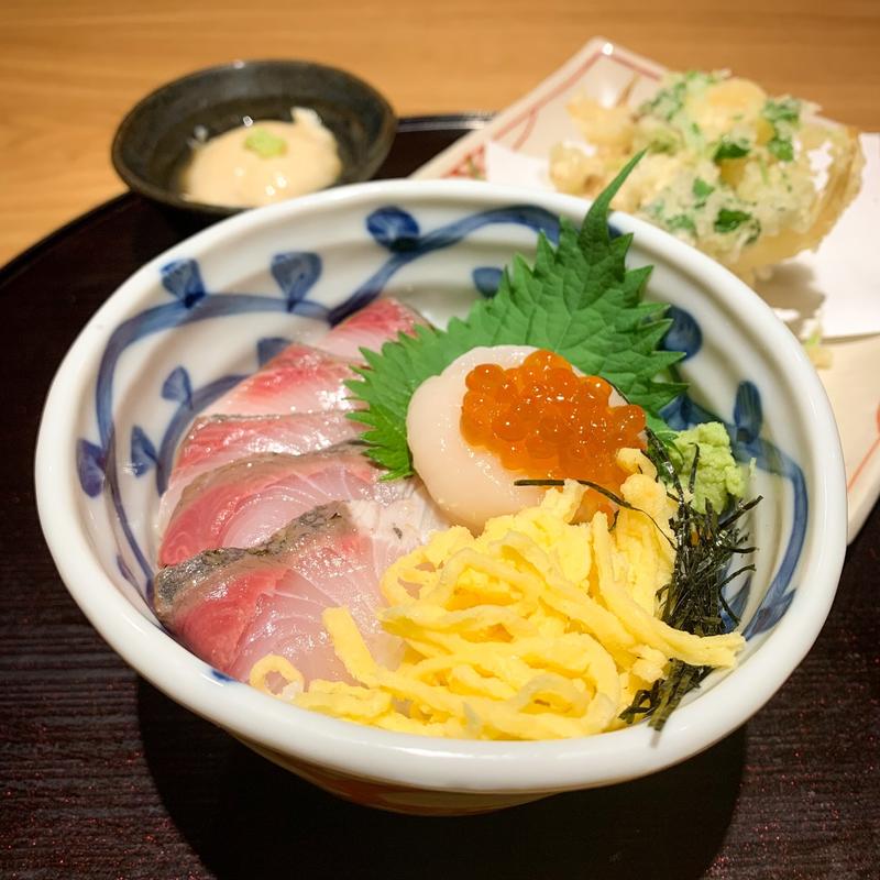季節限定 カンパチ丼と季節のかき揚げ(小割烹おはし 六本木)
