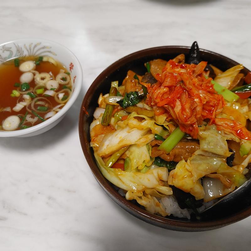 ホルモン丼(栄香楼)