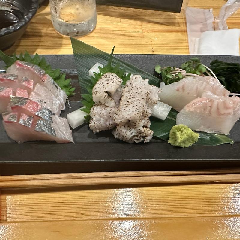 刺身(平目、シマアジ、ハモ焼霜造り)(すし銀)