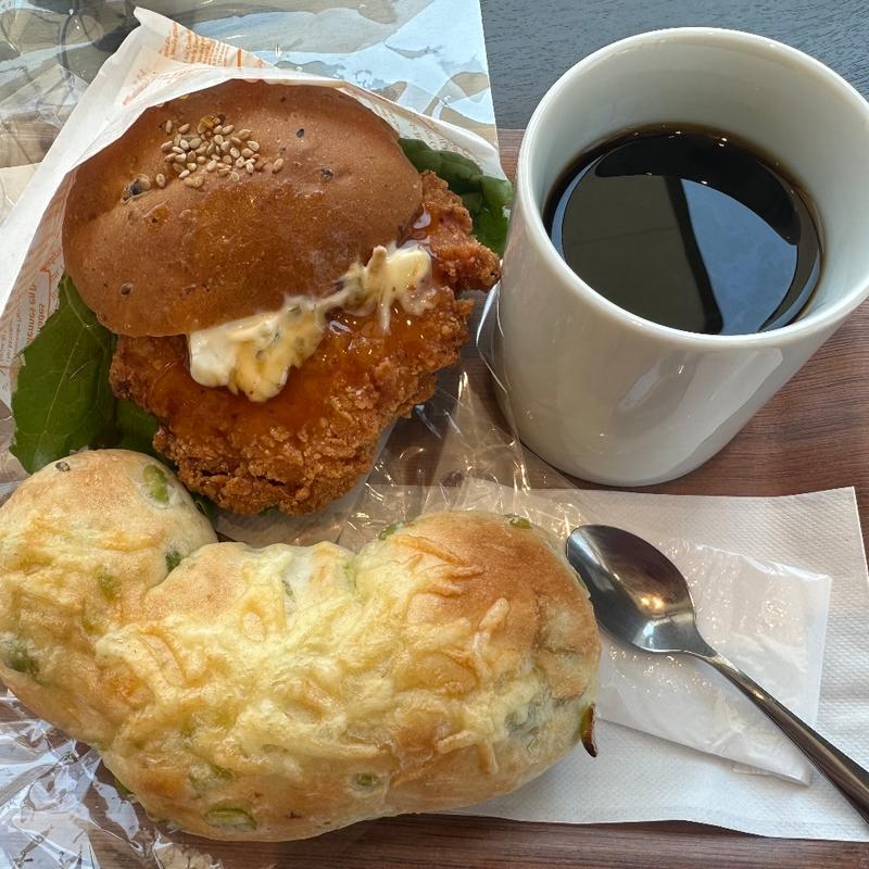 枝豆パン➕チキンフィレ南蛮➕コーヒー(ハースブラウン 南万騎が原)