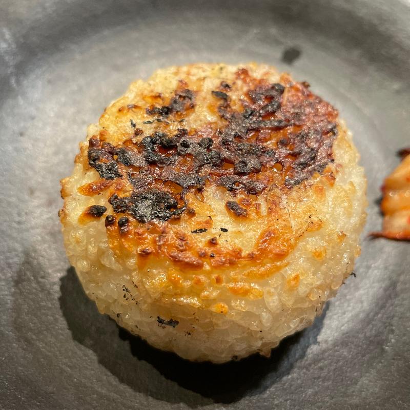 焼きおにぎり(國 （ヤキニクドコロ クニ）)