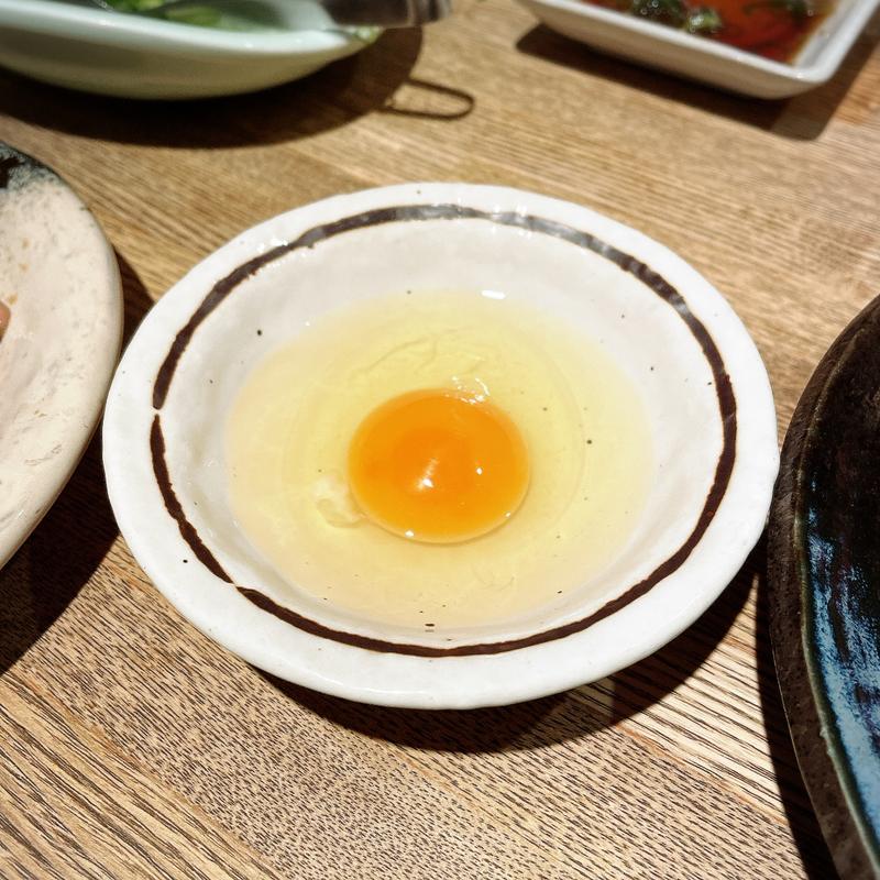 生玉子(青葉台ホルモン　三百屋 )