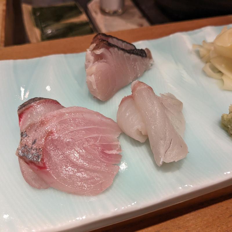 スズキ、長崎五島産シマアジ、富山氷見産サワラ(鮨いさお)