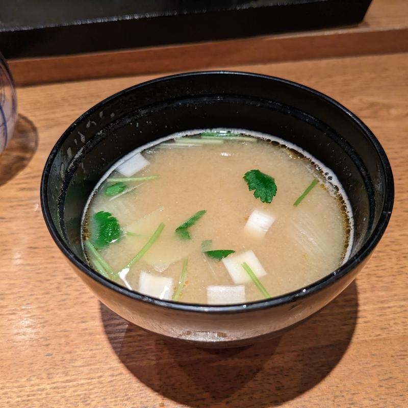 海老と魚のあらの御椀(鮨いさお)