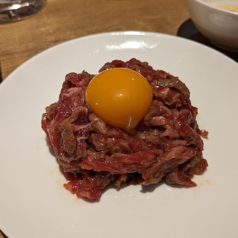 炙り焼き和牛　黄身ユッケ(焼肉 真骨頂)