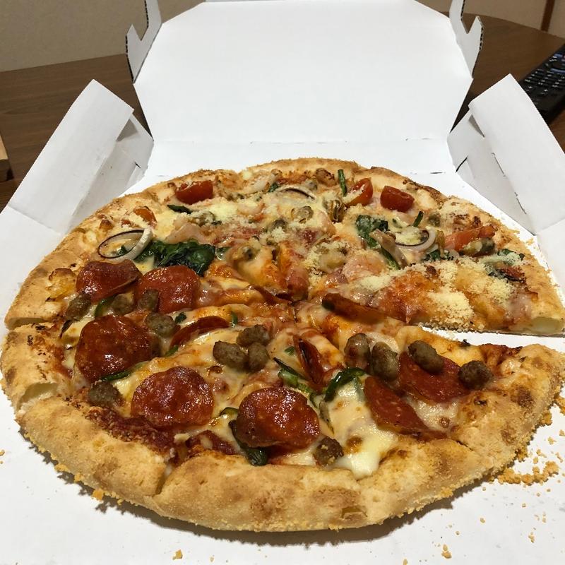 シーフード•スペシャル＆ドミノ•デラックス【ハーフ＆ハーフ】(ドミノ・ピザ足利店)