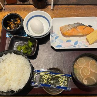 焼鮭定食(やえす初藤)