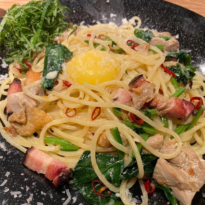 究極のぺぺたま　グリルチキンと「下川六0酵素卵」がのったオイルソース(麦と卵　新宿西口店)