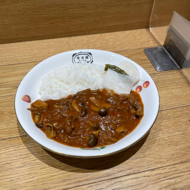 牛すじとキノコのカレー(果実園リーベル 藤沢店)