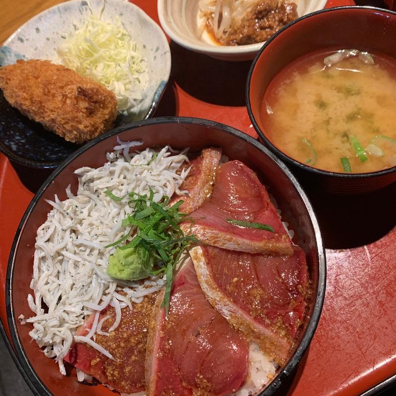 ブリシラス丼(目黒魚金)