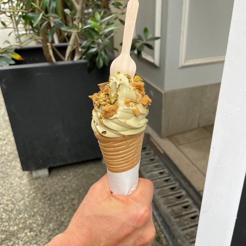 ピスタチオソフトクリーム(patisserie chocolaterie emera)