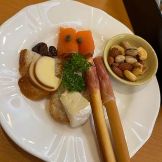 洋風おつまみプレート(レストランよよぎ)
