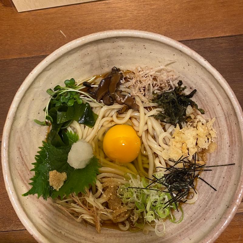 彩り十種の野菜で食べるおうどん(温)(UDONZIN 美糸)