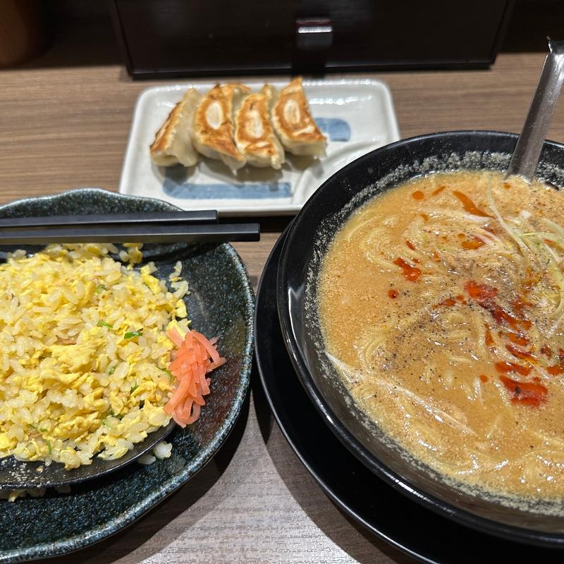 玉子チャーハンランチ＋ギョウザ(一刻魁堂 ポートウォークみなと店)