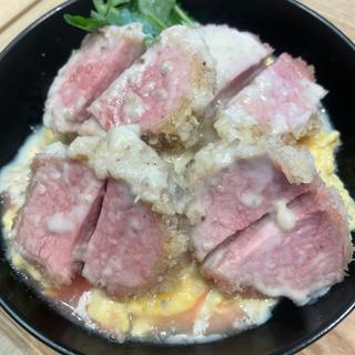 黒トリュフクリームソースヘレカツ丼(北新地とんかつエペ エキスポシティ店)