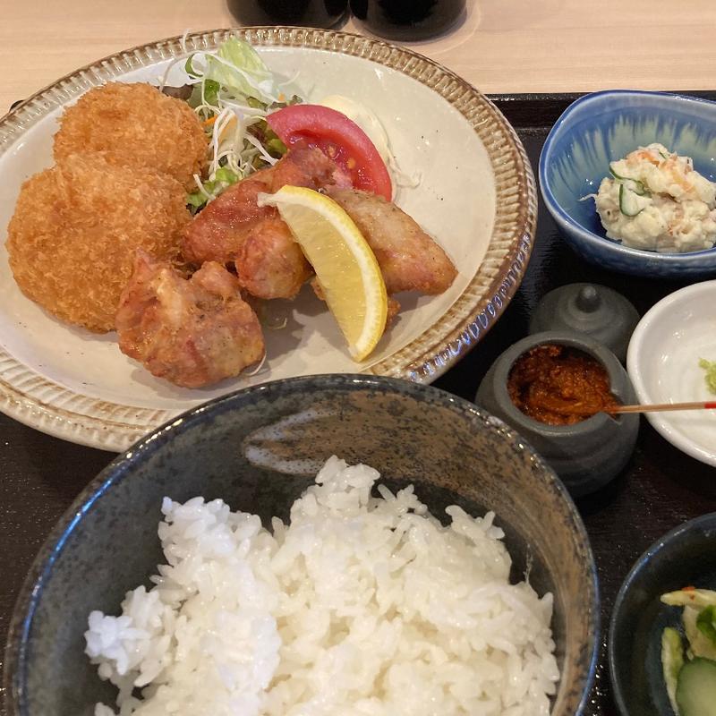 ウニコロと唐揚げセット定食(小料理 早和)
